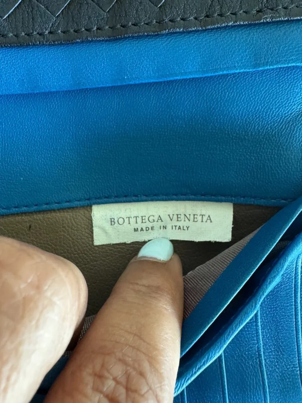Bottega Veneta Black Nappa Intrecciato Long Flap Wallet – Blue Interior P0229